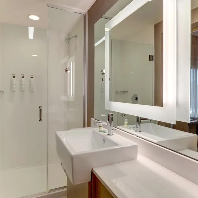 غرفة بسريرين كوين مع سرير سحّاب إضافي مع أريكة، SpringHill Suites by Marriott Cheraw 4/7