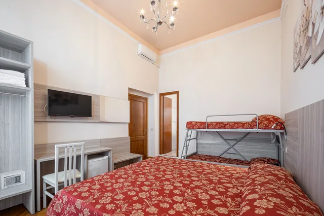 غرفة عائلية بسرير بطابقين وثلاثة أسرّة، LILIUM HOTEL 8/10