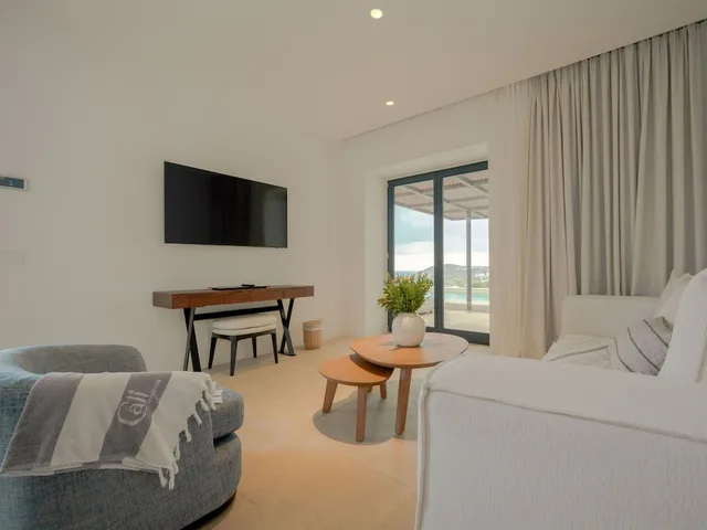 1 Bedroom, Suite, King Bed, Sofa, with Pool، Cali Mykonos 2/9