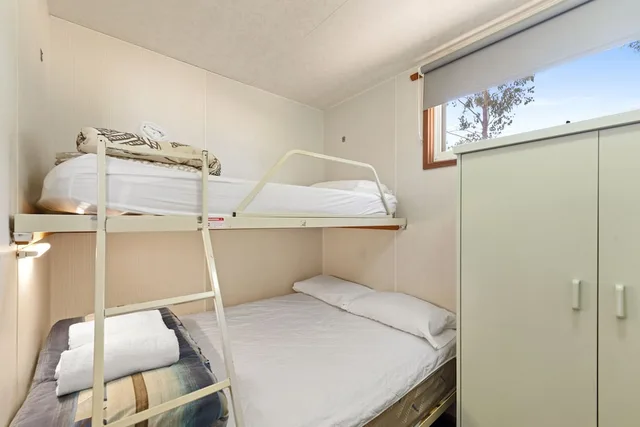 3 Bedrooms, Standard, 1 Queen and 1 Bunk Bed, DISCOVERY PARKS - MOAMA WEST 2/4