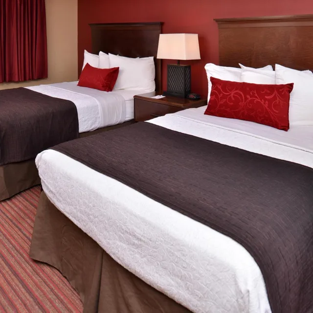 غرفة بسرير كوين، Best Western Woodland Inn 1/6