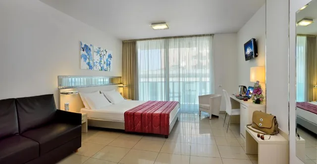 غرفة سوبيريور بسرير مزدوج، MERCURE RIMINI ARTIS 2/9