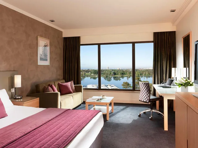 غرفة قياسية بسرير كينج بإطلالة على البحيرة، Mercure Melbourne Albert Park 4/7