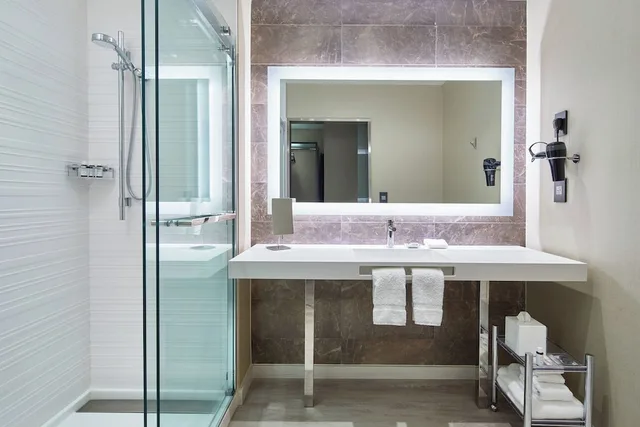 غرفة بسرير كينج مع أريكة لذوي الإعاقة، AC Hotel by Marriott Greenville 3/3