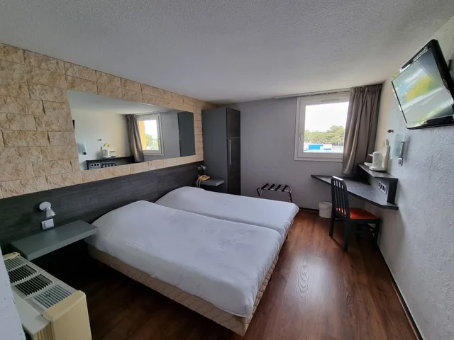 غرفة بسريرين منفصلين، Hotel Le Relais Pau Lons 1/2