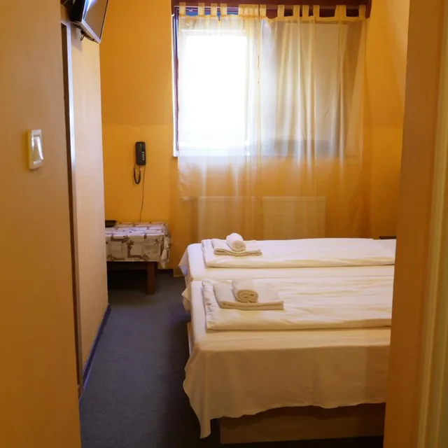 غرفة قياسية بسريرين منفصلين، Attila Hotel 4/10