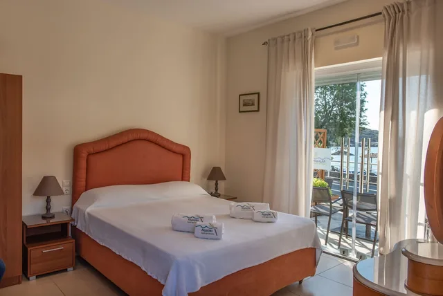 غرفة قياسية بسرير مزدوج بإطلالة على البحر، Almiriki Chios Rooms & Apartments 2/4