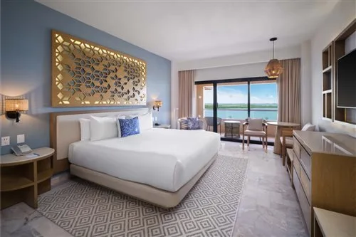 غرفة فاخرة بسرير مزدوج أو سريرين منفصلين بإطلالة على البحر، Wyndham Grand Cancun All Inclusive Resort & Villas 2/4