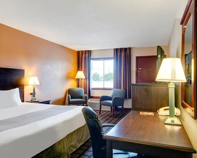 غرفة قياسية بسرير كينج، ECONO LODGE SHARON 3/3
