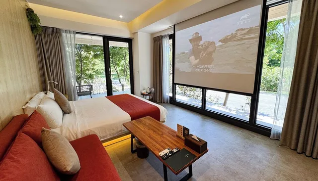 غرفة كومفورت بسرير كينج بإطلالة على الحديقة، Villa Loherb 10/10