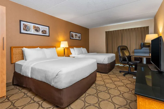 غرفة بسريرين مزدوجين، Comfort Inn Truro 1/2
