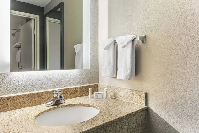 جناح استوديو بسريرين كوين مع أريكة، Springhill Suites Austin North Parmer Lane 2/4