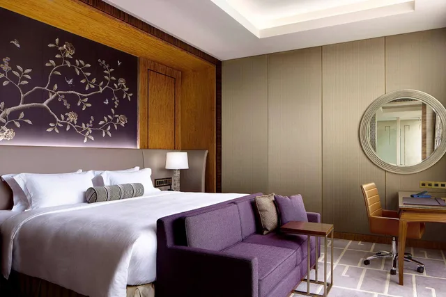 Sky, Deluxe, King Bed، The Royal Garden Tsim Sha Tsui 2/3