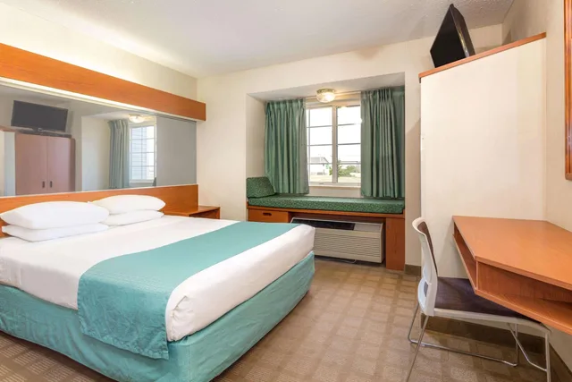 جناح استوديو بسرير كوين مع أريكة، Microtel Inn Suites By Wyndham Dry Ridge 1/2