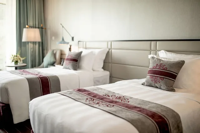 غرفة ديلوكس بسريرين منفصلين بإطلالة على البحر، Vinpearl Resort and Golf Nam Hoi An 2/10