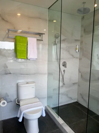 Happiness, Twin Beds, Maxone Hotel Jayapura 3/4