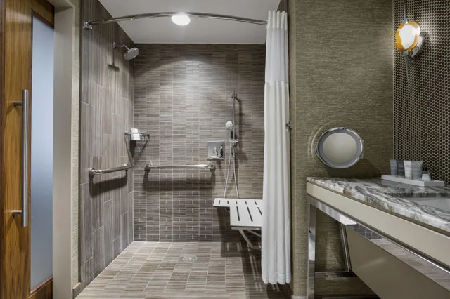 غرفة بسرير كينج بإطلالة على المدينة، JW MARRIOTT AUSTIN 8/10