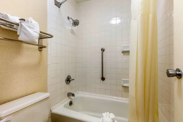 غرفة قياسية بسرير كينج للمدخنين، Quality Inn Exit 4 5/6