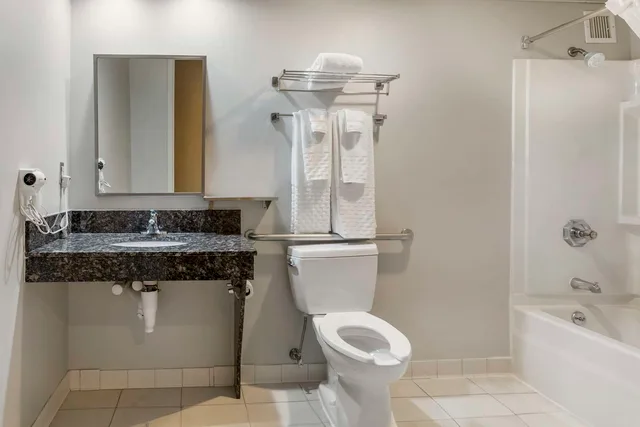 غرفة بسريرين كوين لذوي الإعاقة، Best Western Danbury/Bethel 3/3