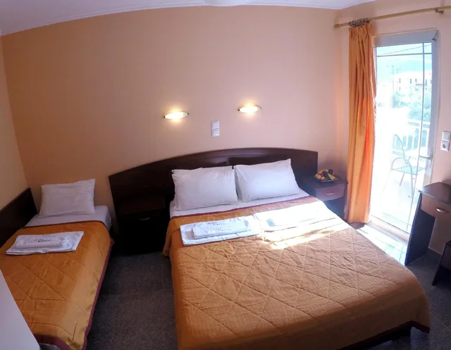 غرفة ثلاثية بإطلالة على البحر، Kalias Hotel 3/10