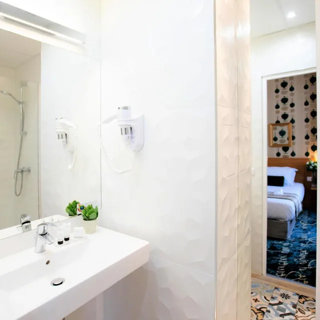 غرفة قياسية بمطبخ صغير، Hotel Romance Malesherbes By Patrick Hayat Formerly Romance Malesherbes 3/10