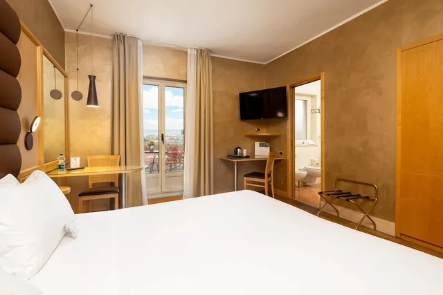 غرفة سوبيريور بسرير كوين بشرفة، Best Western Hotel Luxor 5/10