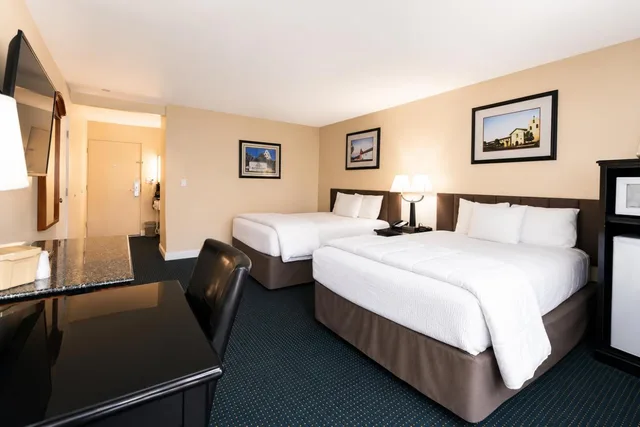 Standard, 2 Queen Beds, King Frederik Inn 5/7