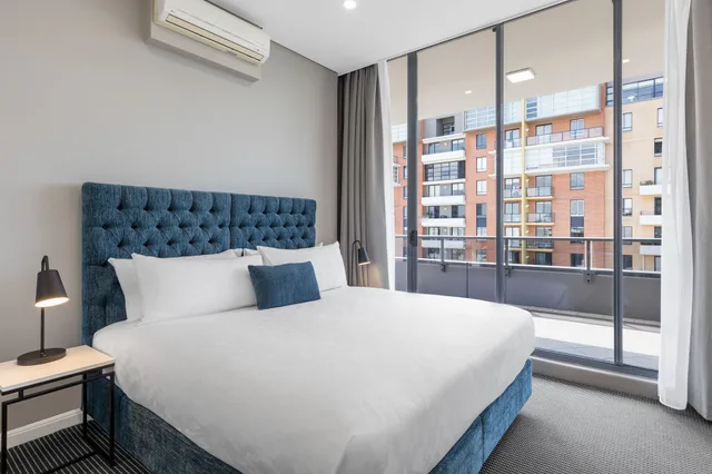 3 Bedrooms, Park, Suite, 3 King Beds، Meriton Suites Waterloo 1/6