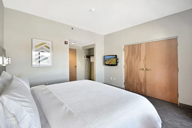 1 Bedroom, Holiday Inn Express Boone 1/10