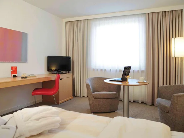 غرفة سوبيريور بسرير كينج وسرير كوين، Novotel Dusseldorf City West 6/9