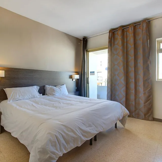 غرفة بسرير مزدوج أو سريرين منفصلين بإطلالة جزئية على البحر، Primera Hotel 7/10