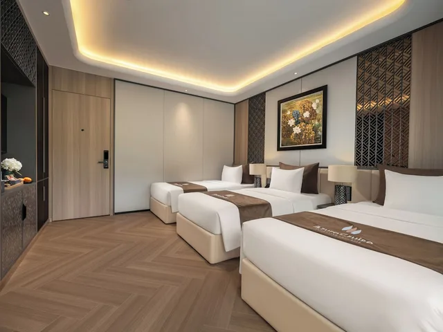 غرفة ديلوكس ثلاثية بثلاثة أسرّة بإطلالة على البحر بشرفة، Azura Cruise 6/10