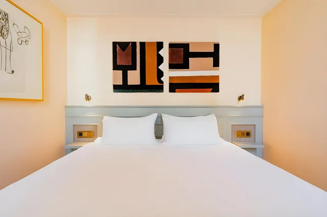 غرفة صغيرة بسرير كوين وسريرين منفصلين، Hotel Mercier 1/1