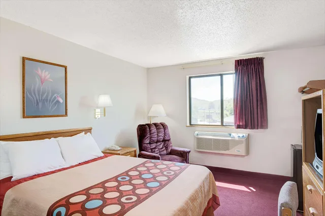 Room, Double Bed, Super 8 By Wyndham Waynesburg 2/2