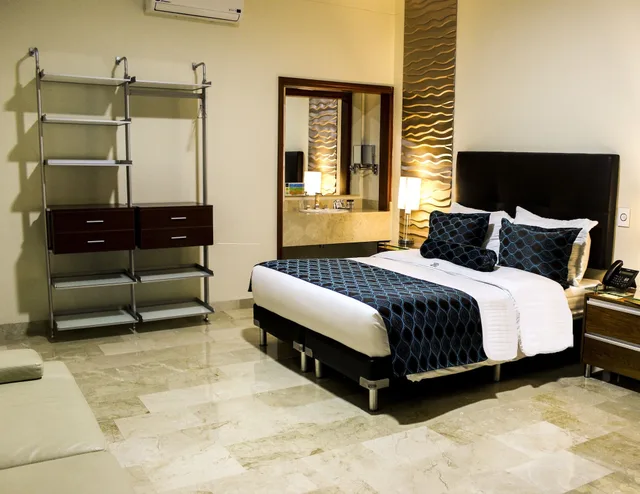غرفة تنفيذية بسرير كوين بإطلالة على المدينة بشرفة، Dorado La 70 Hotel 2/3