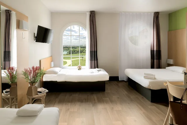 Room, Quadruple, 1 Double and 2 Bunk Beds, B&B Hotel at Disneyland Paris 3/6