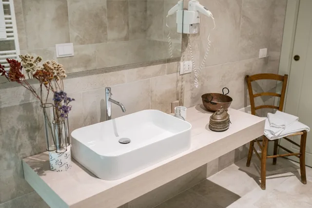 جناح جونيور بسرير كوين مع أريكة، Masseria Fontana Di Vite 5/6