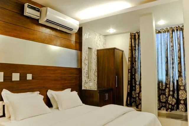 غرفة تنفيذية ثلاثية بسرير كوين وسرير فردي، VANSON VILLA 4/10