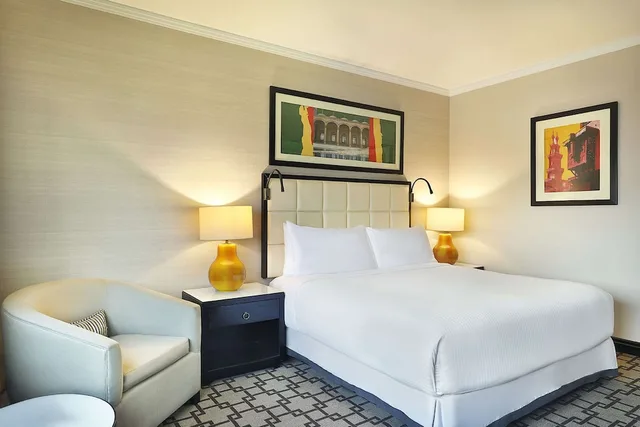 غرفة بسرير كينج بإطلالة على المسبح، Hilton Cairo Heliopolis 5/15