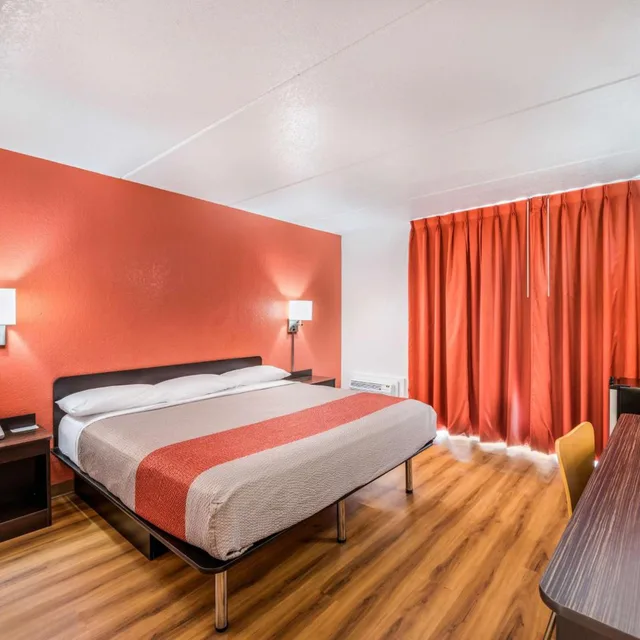 غرفة بسرير كينج لذوي الإعاقة، Motel6 Henderson, TX 6/9