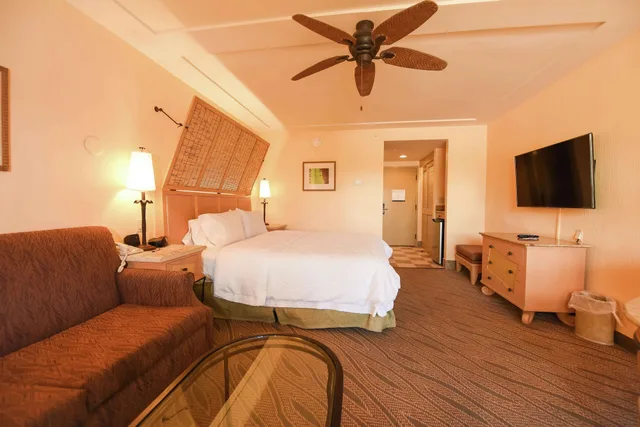 Study, King Bed, Garden View, Sofa, Balcony، Hampton Inn Key Largo 2/4