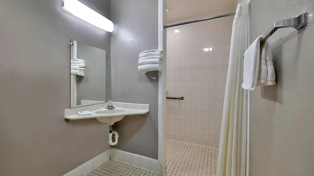 غرفة قياسية بسرير كوين، Motel6 Gallup, NM 5/5