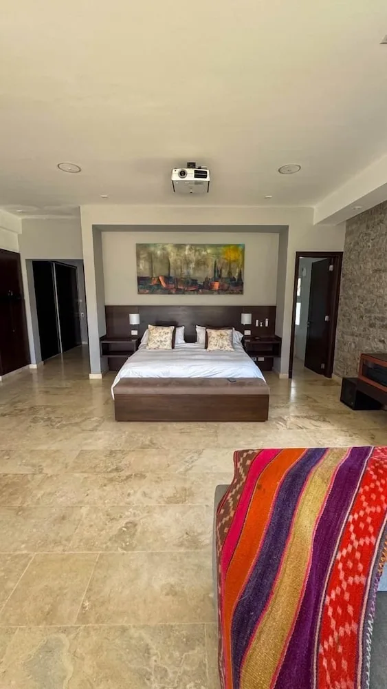 جناح ديلوكس بسرير كينج بإطلالة على الجبل مع أريكة، El Carmelo Mountain Lodge 1/1