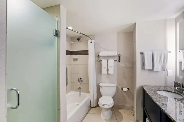Standard, King Bed, Sofa, Best Western Plus Marina Gateway Hotel 5/5