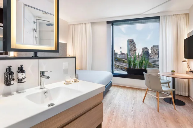 لوفت بسرير كوين، INNSiDE by Melia Amsterdam 6/6