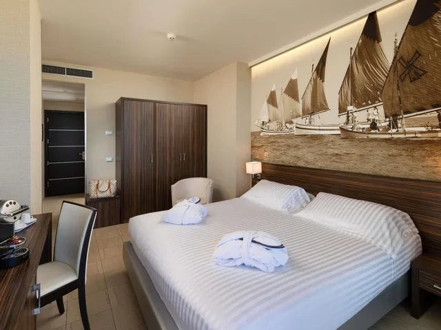 Privilege, Double Bed, Parlor, Terrace View، MERCURE RIMINI LUNGOMARE 3/6