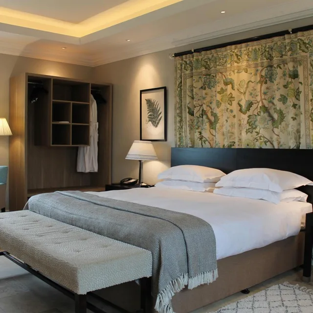 غرفة ديلوكس بسرير مزدوج بحوض استحمام، Bowood Hotel and Spa 2/8