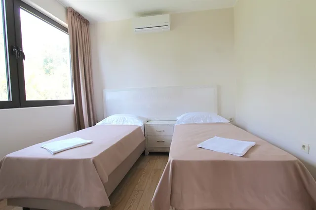 شقة كلاسيكية بسريرين منفصلين بإطلالة على البحر بشرفة بغرفتي نوم مع أريكة، Apartments Aqua 1/6