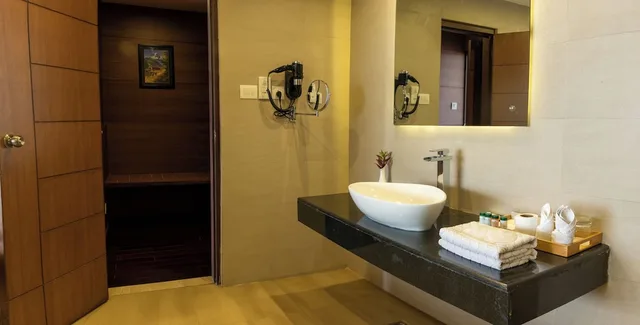 جناح رئاسي بسرير كينج بإطلالة على الجبل بحوض استحمام، Mountain Glory Forest Resort 10/10