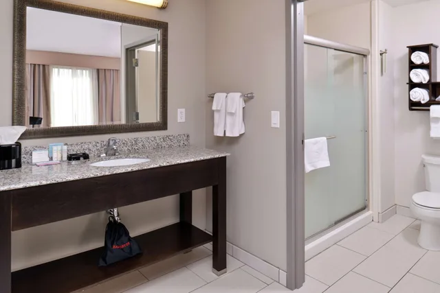 غرفة بسرير كينج لذوي الإعاقة، Hampton Inn Middletown OH 7/7
